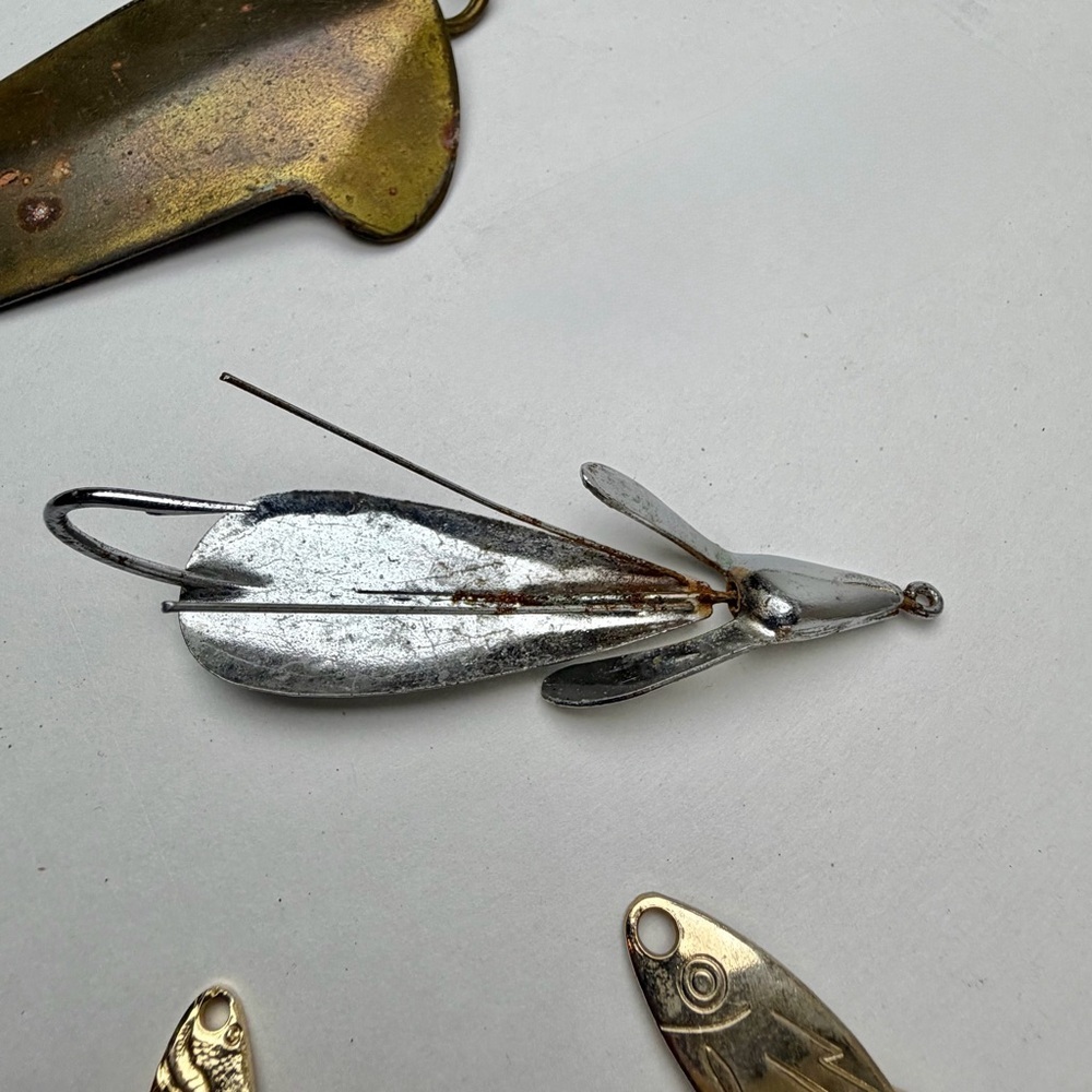 Vintage Fishing Lure Lot (16) Spoons Spinners Metal Tackle Box Find - Picture 7 of 10